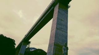 �]������