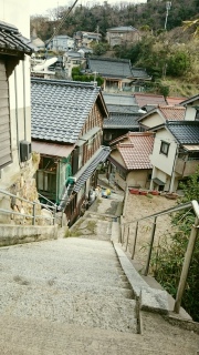 �����ĉƂ̑O�ł܂�����񂪑҂��Ă�