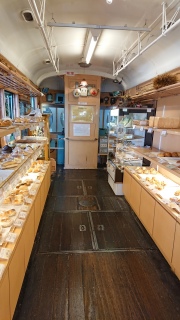 訂正)名鉄電車の中にあるパン屋